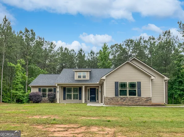 44 Esther Dr, Grantville, GA 30220