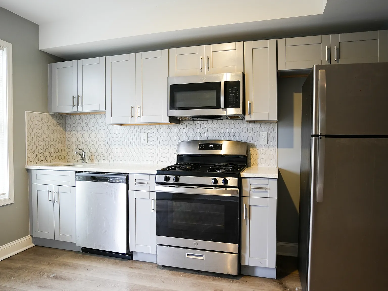 3 bed, 1.5 bath, $2,000 — Photo 2
