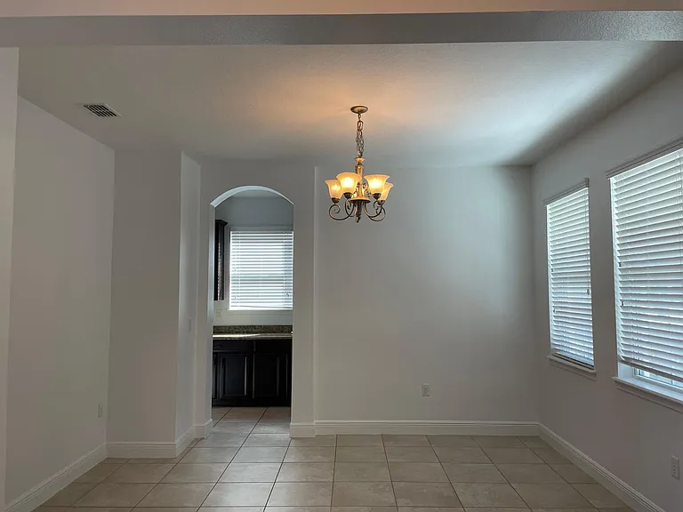 7952 Hampton Lake Dr — Photo 9