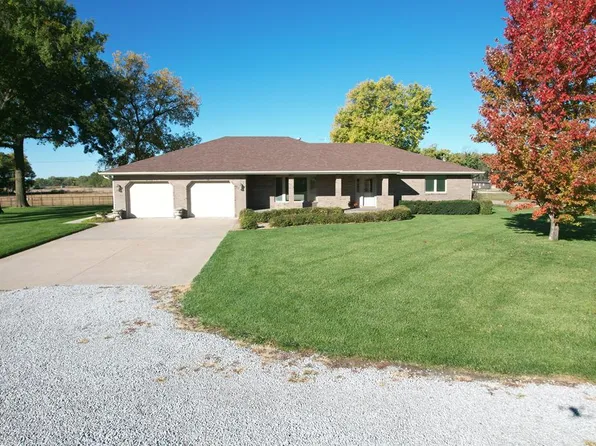 416 E Roscoe St, Endicott, NE 68350