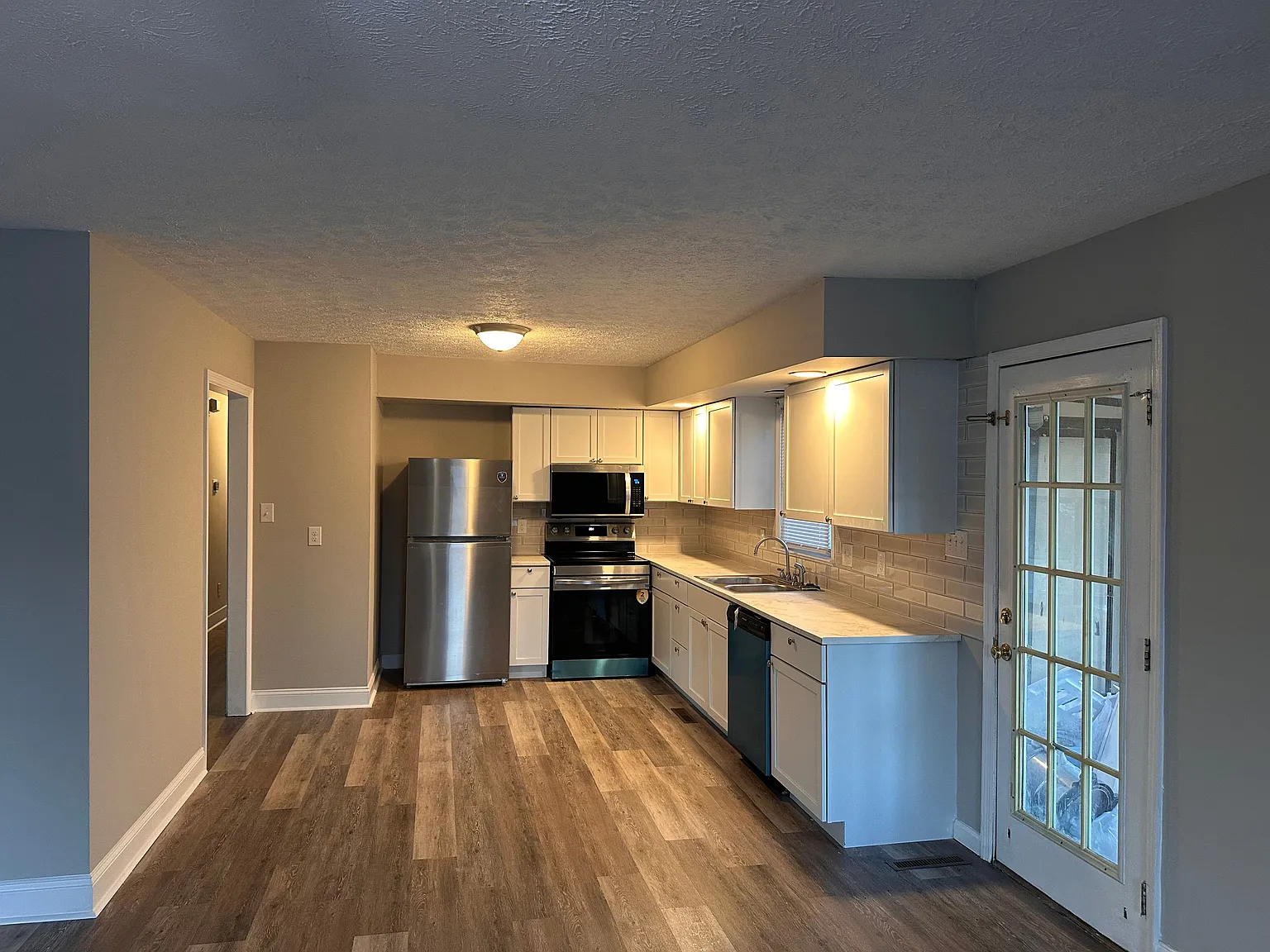 5 bed, 3.0 bath, 2934 sqft, $2,400 — Photo 4