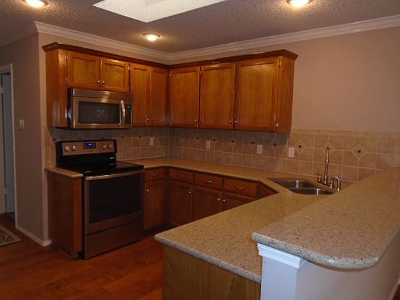 4th image of 4514 Oak Grove Ct