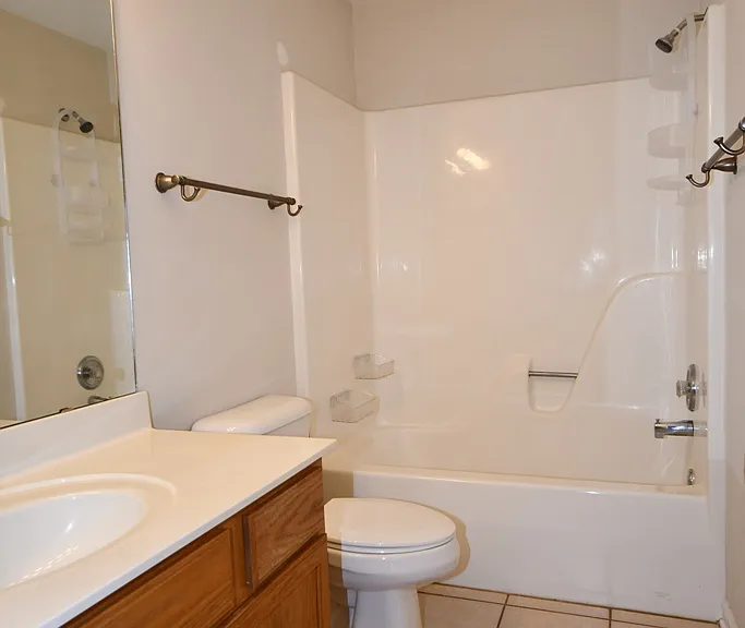 1137 Thomas Ln #B — Photo 10