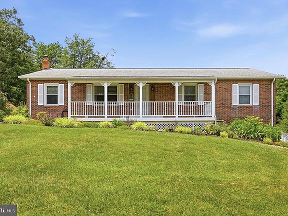 2nd image of 11 Ashlawn Ct
