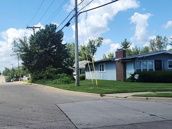 4th image of 950 E St