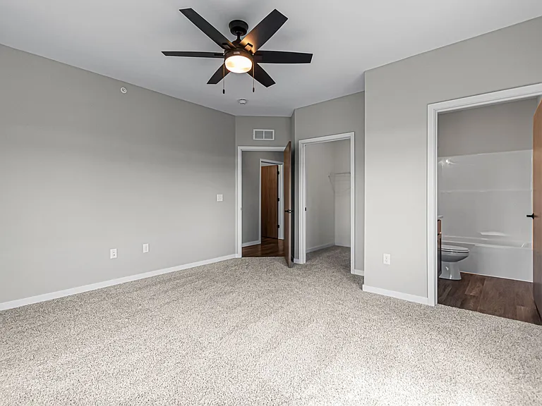 Madison Ave Condos — Photo 24