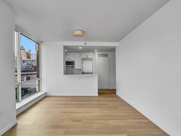 635 West 42nd Street image 12 of 28