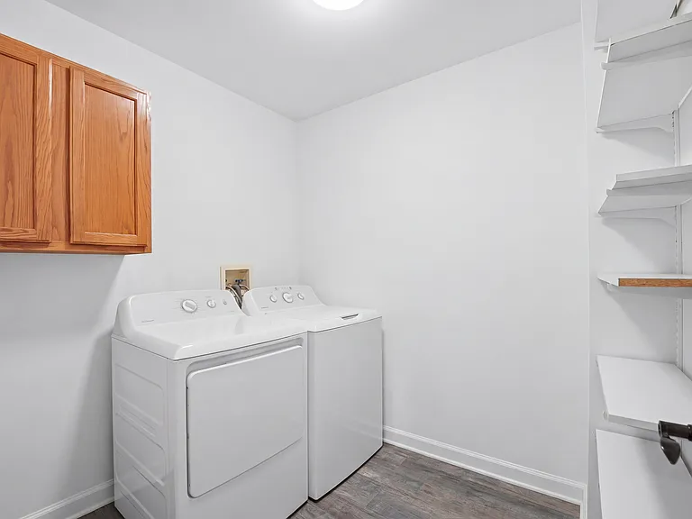 950 Donnelly Pl — Photo 34