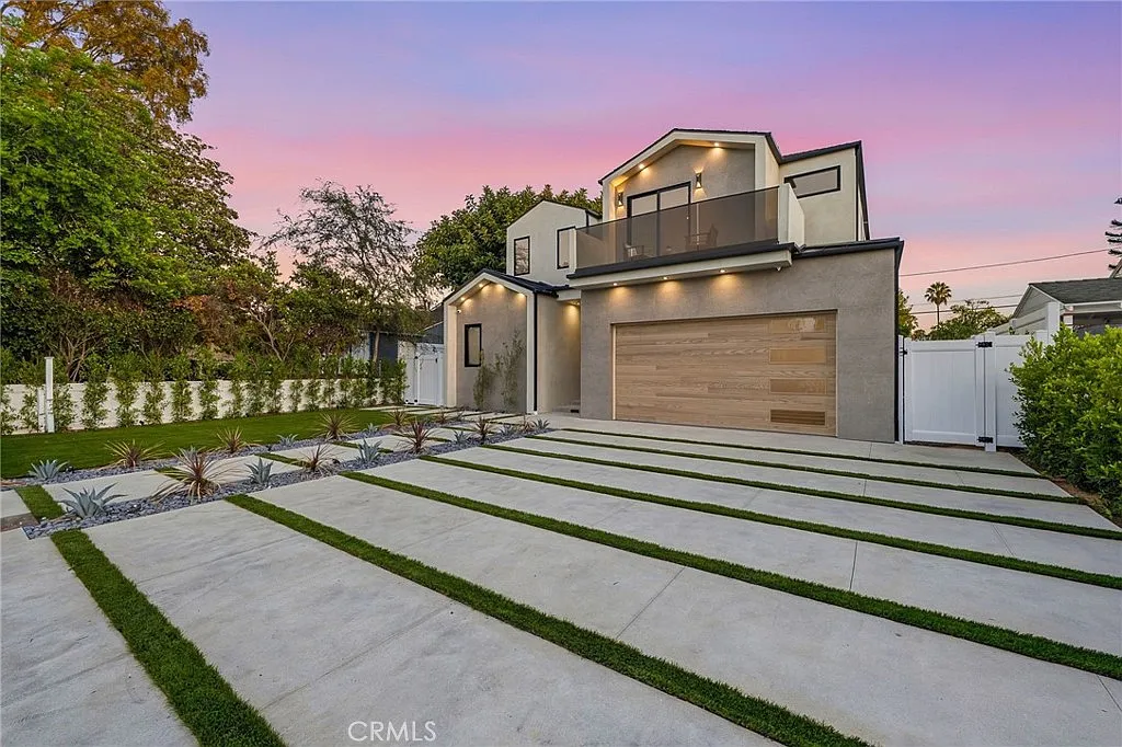5 bed, 5.5 bath, 3985 sqft, $26,000 — Photo 2
