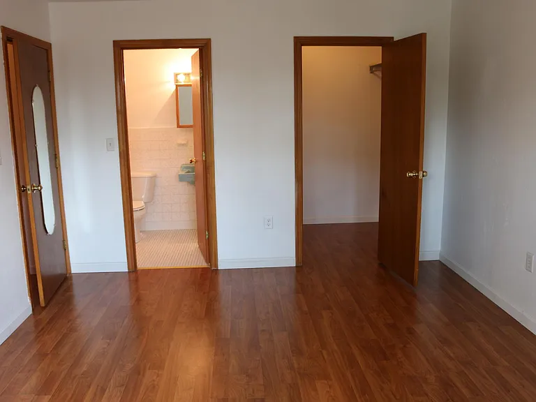 Master Bedroom +1/2 bath + walk in closet