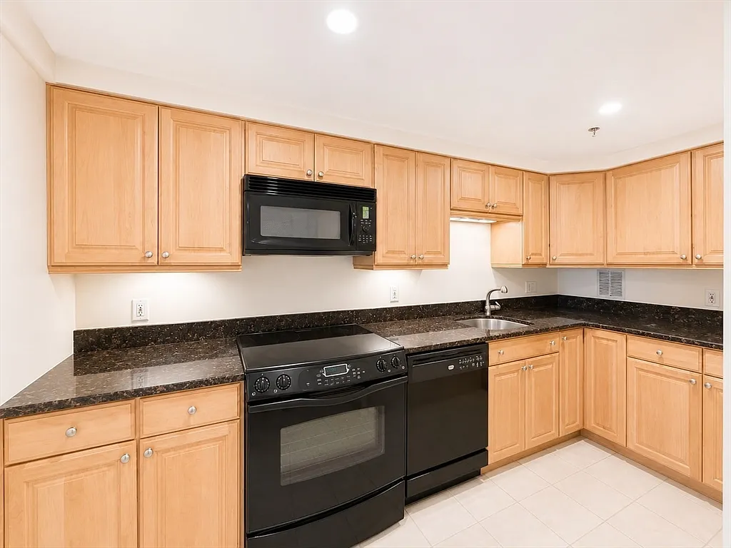 2 bed, 1.5 bath, 1454 sqft, $2,300 — Photo 3