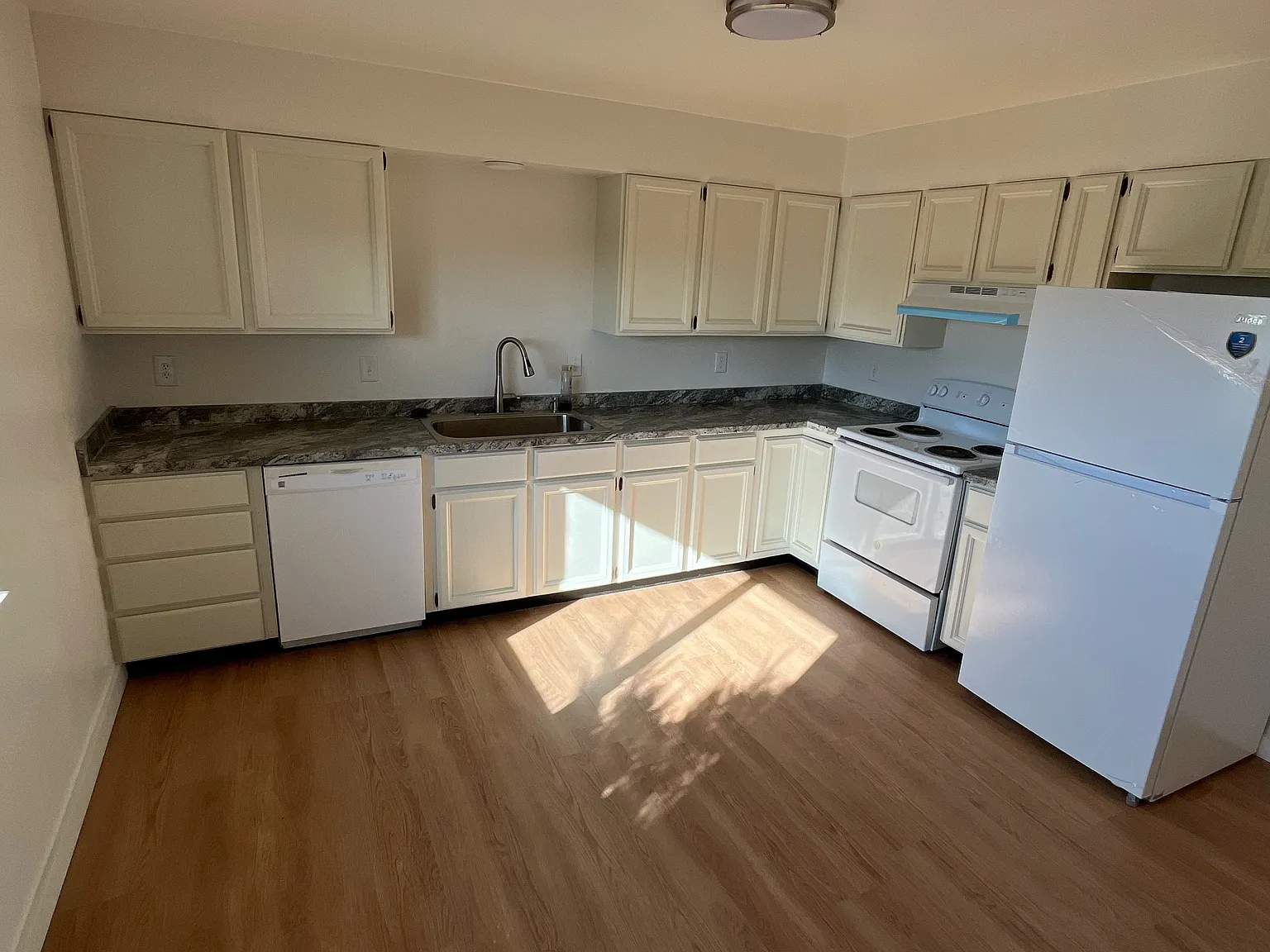 Vernal 8 plex — Photo 1