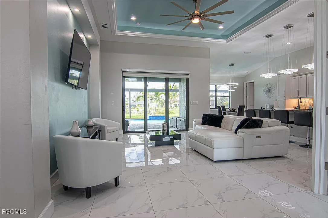 4 bed, 2.0 bath, 1838 sqft, $8,000 — Photo 2