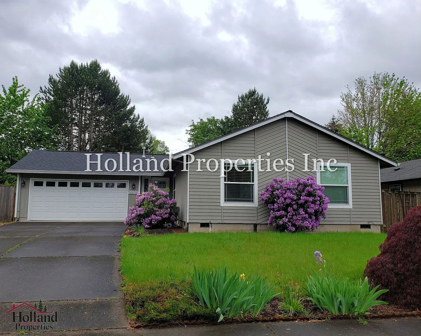 Beautiful single level 3 bedroom home in Aloha — Photo 1