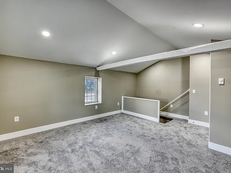 515 W Penn Ave — Photo 11
