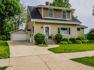 805 Park St, Wrightstown, WI 54180