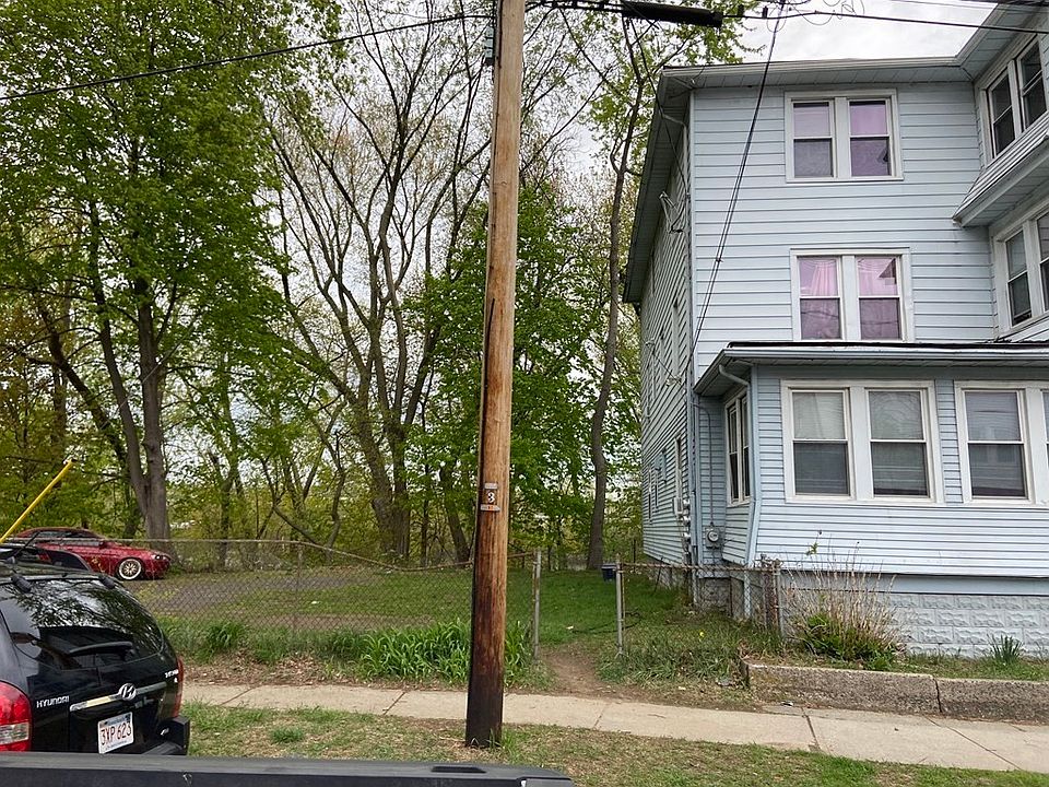 2nd image of 10 Lucretia Ave