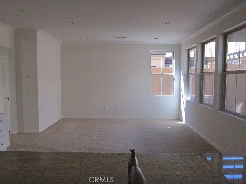 3 bed, 2.5 bath, 1703 sqft, $5,000 — Photo 4