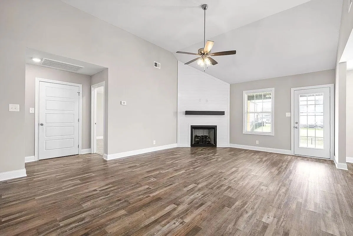 3 bed, 2.0 bath, 1908 sqft, $2,150 — Photo 4