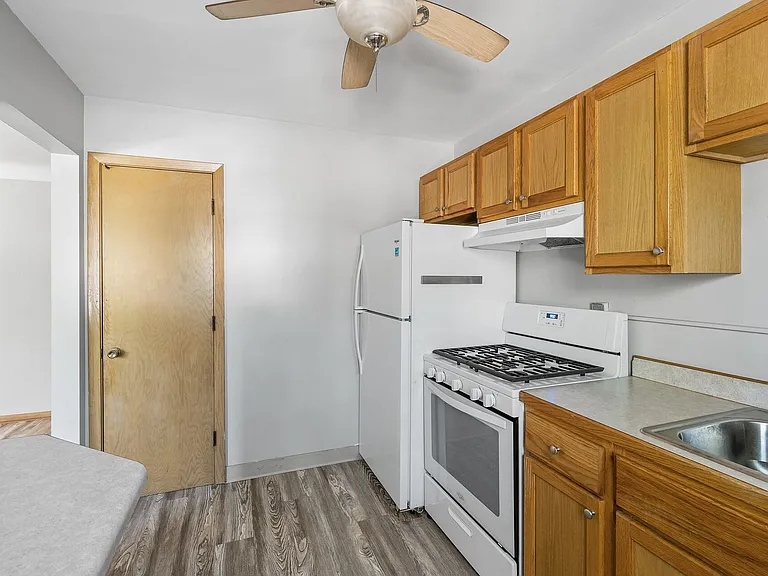 1009 Randolph Ave — Photo 3