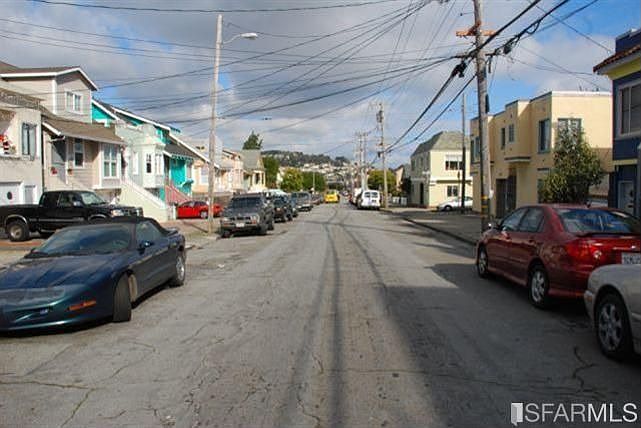 2nd image of 983 Cayuga Ave