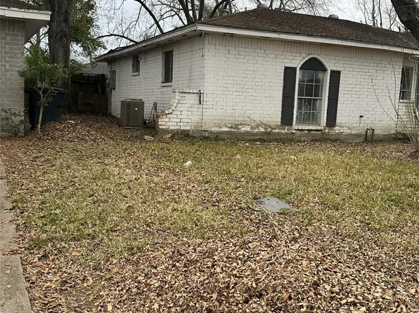 4937 E Ridgecreek Dr, Houston, TX 77053