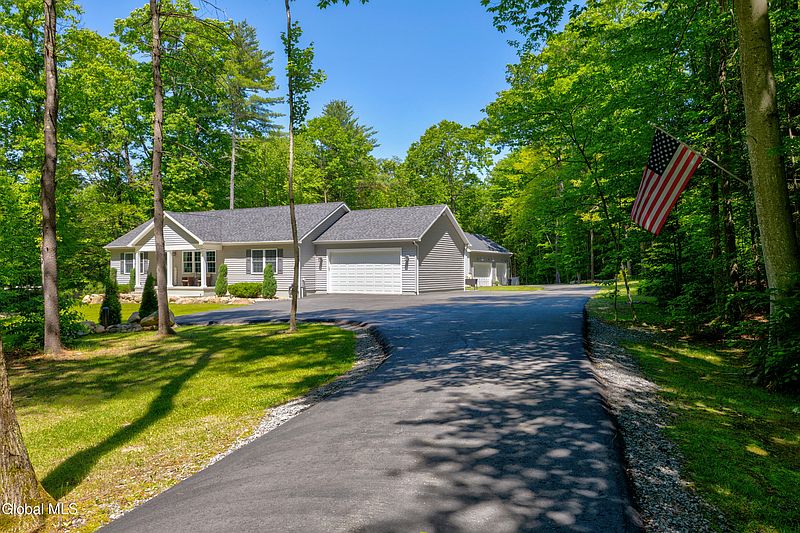 3rd image of 31 Griffin Road