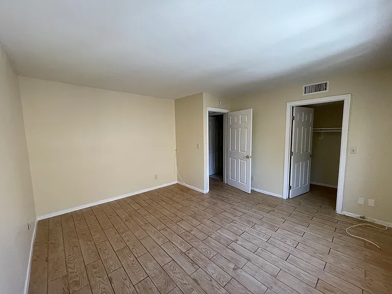 7300 Canby Ave #105 — Photo 5