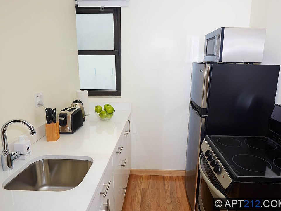 2nd image of 152 W 15th St APT 3R