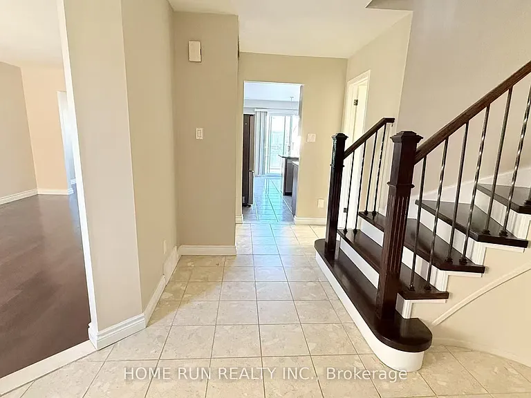 2067 Legrand Cres — Photo 9