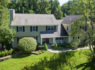 65 Deerfield Ln S, Pleasantville, NY 10570