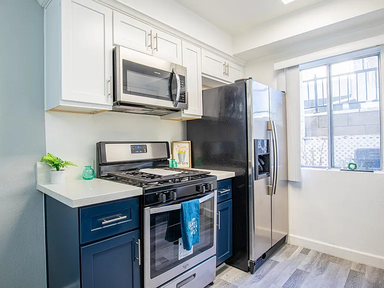 14833 Magnolia Blvd #1 — Photo 3