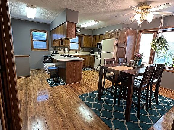 Eat-In Kitchen