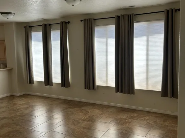 2196 N Silverstone Way, Washington, UT 84780
