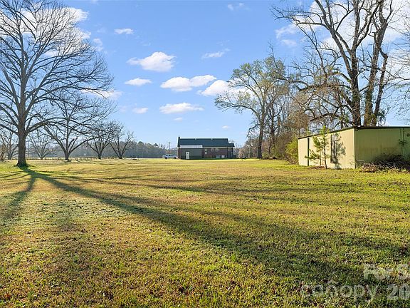 3rd image of 871 Saluda Rd