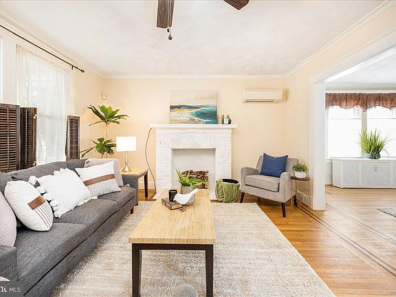 4th image of 311 Bloomsbury Ave