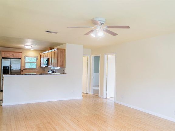 2nd image of 908 Lake Shore Dr