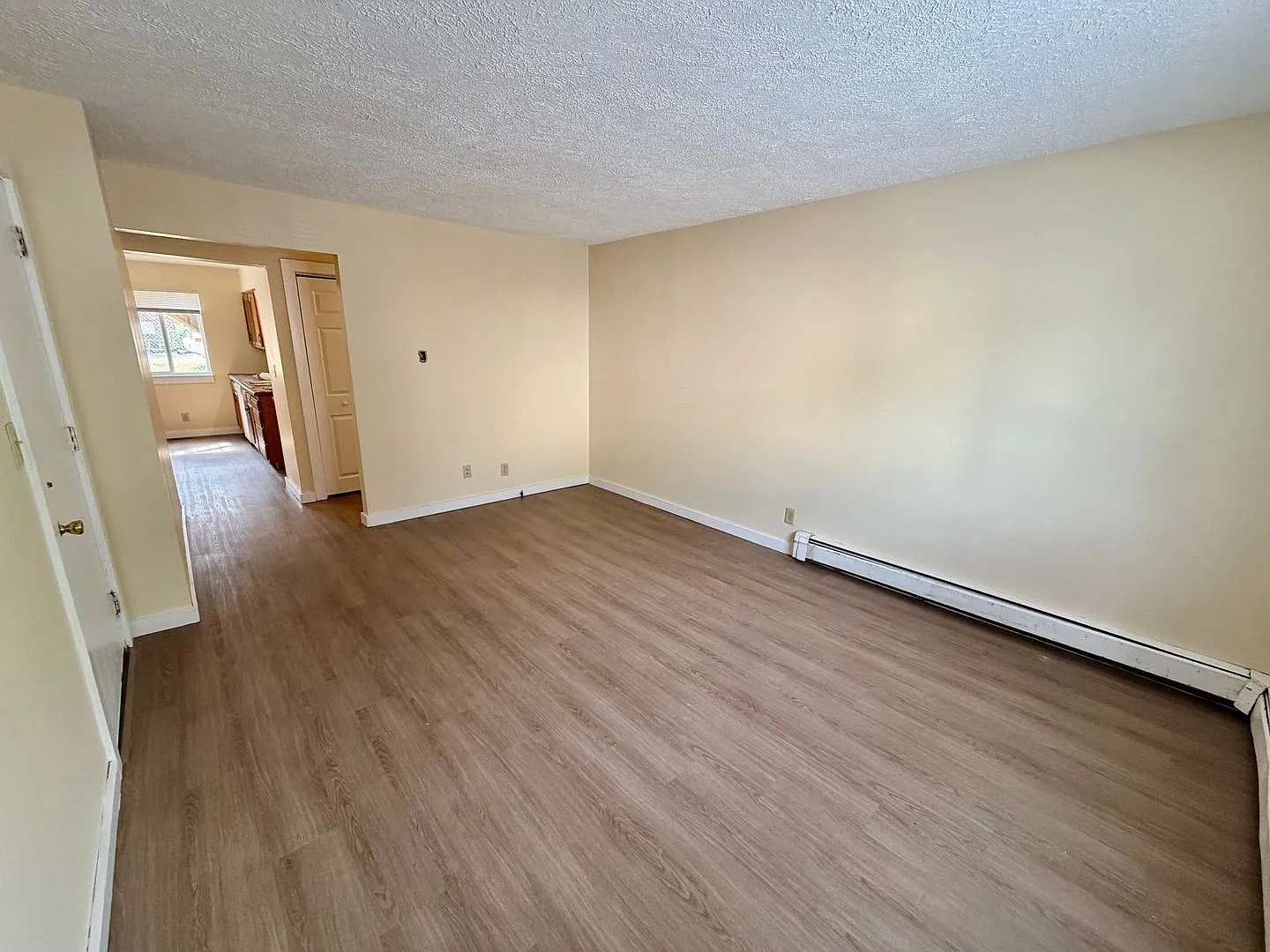 607 Hillview — Photo 2