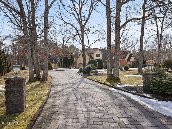 3rd image of 741 Oxford Road