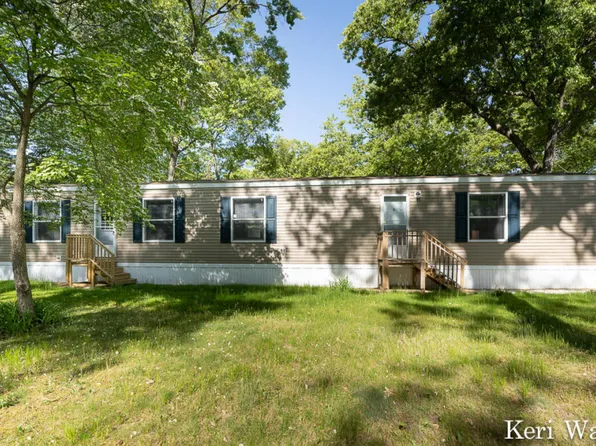 3475 Spruce St, Twin Lake, MI 49457
