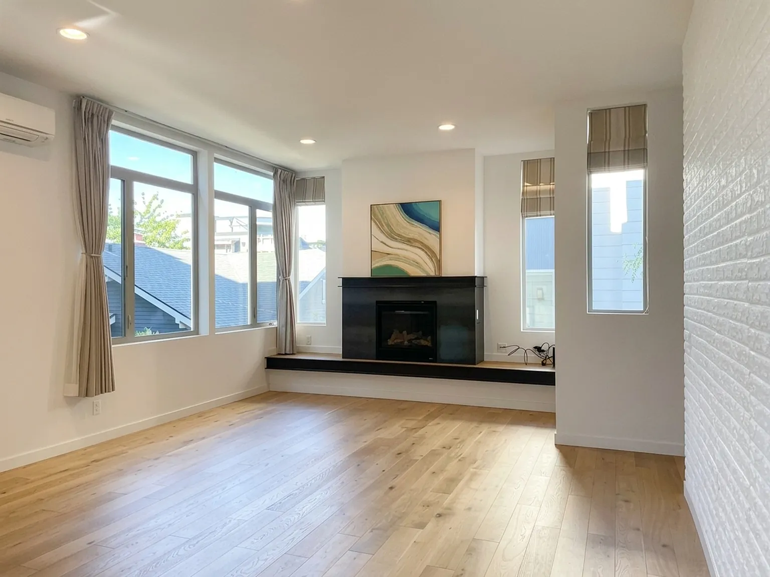 3 bed, 2.5 bath, 1714 sqft, $4,100 — Photo 2