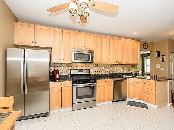 5th image of 4516 N Ashland Ave APT 2E