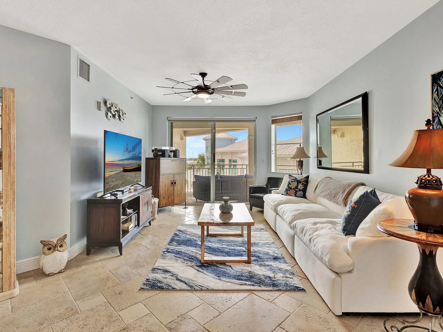 2 bed, 2.0 bath, 1226 sqft, $4,500 — Photo 3