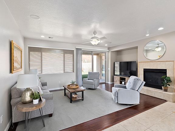 4th image of 3049 E Autumn Rose Dr
