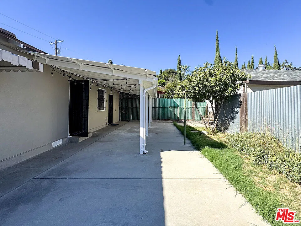2 bed, 1.0 bath, 900 sqft, $3,200 — Photo 4