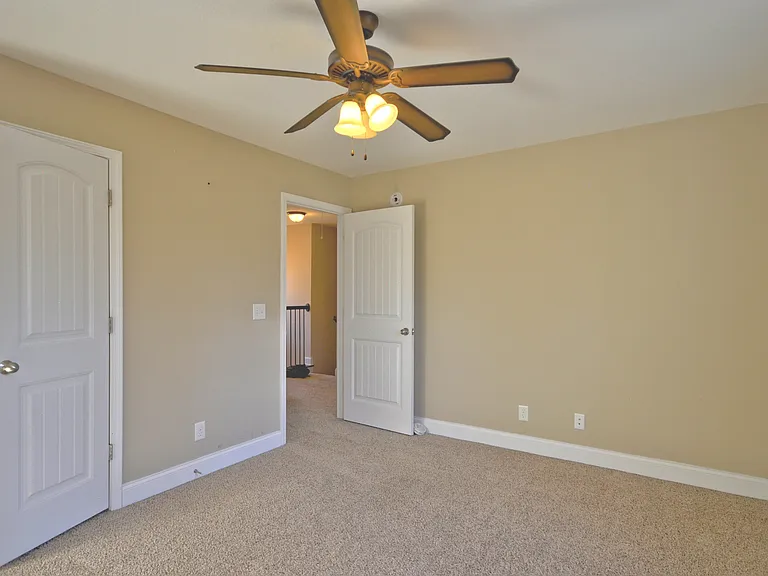 446 Cyprus Ct — Photo 33