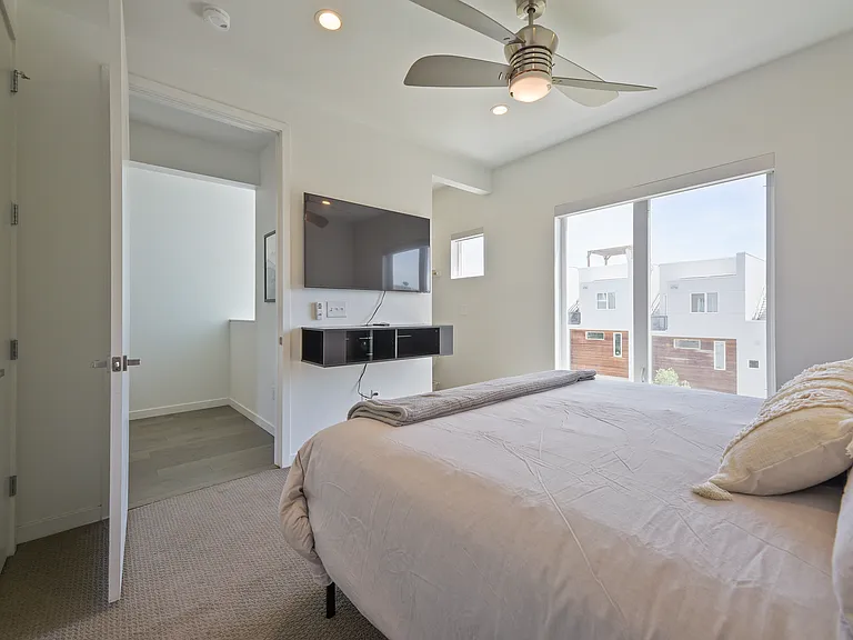 1731 King St #1731 — Photo 34