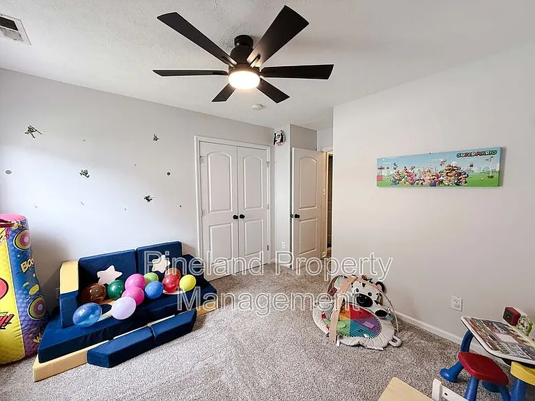 201 Old Colony Pl — Photo 17