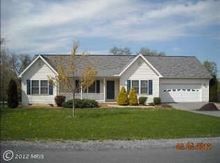 15 Michigan Dr, Falling Waters, WV 25419