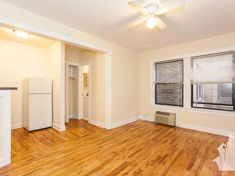838 W Wolfram St — Photo 6